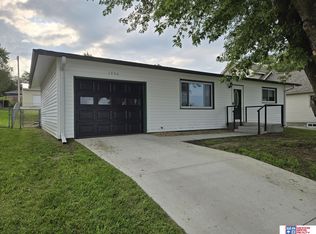 1406 N 8th St, Beatrice, NE 68310