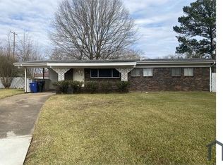 745 Meadowdale Pl, Shreveport, LA 71108