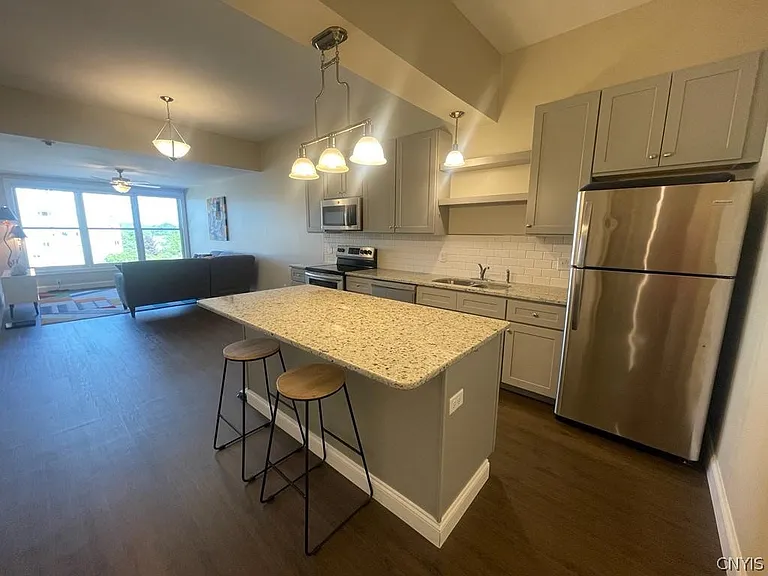 83 Main St #302 — Photo 8