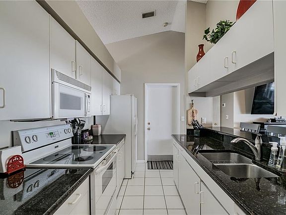 3rd image of 2528 Countryside Pines Dr