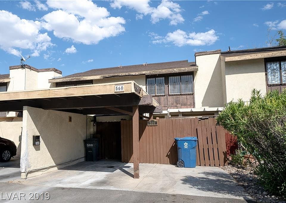 1st image of 560 Oakbrook Ln