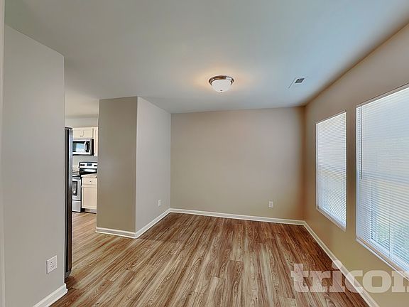 4th image of 339 Oakleigh Ln