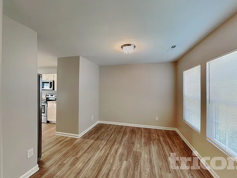 339 Oakleigh Ln — Photo 4