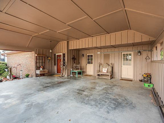4th image of 643 S Rough Creek Ct