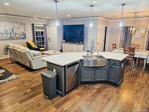 5th image of 10 Rathbun Road