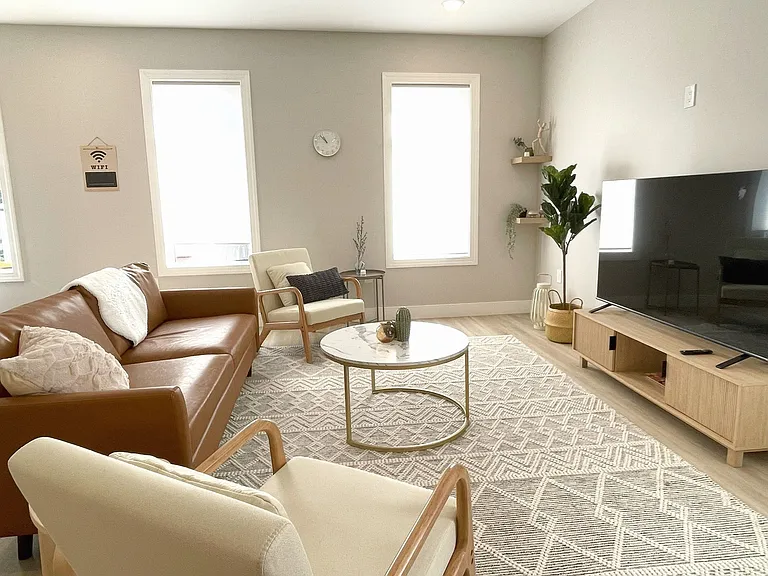 53 1/2 Harvard St #2 — Photo 5