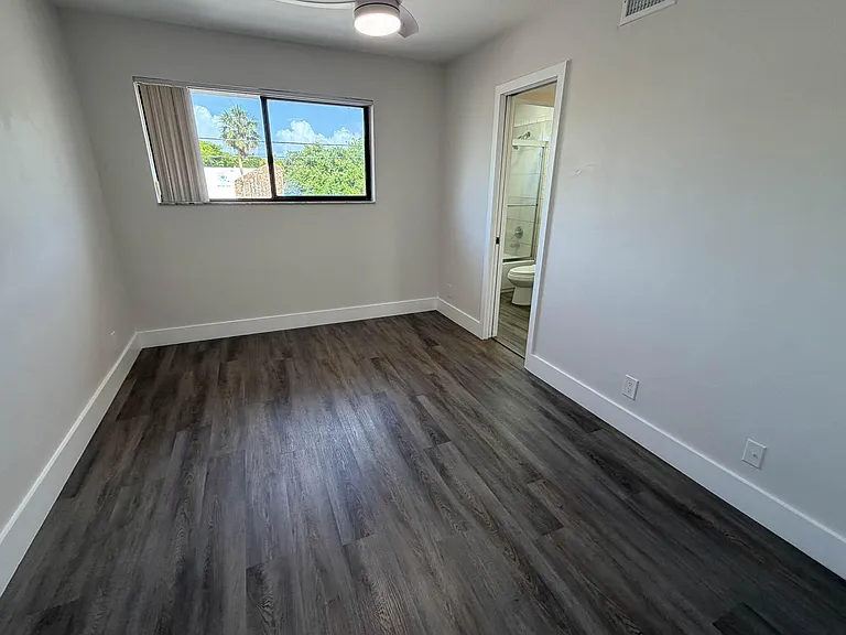 223 SE 11th Ave #223 — Photo 13