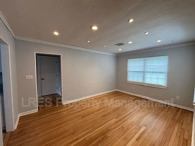 429 Wiltshire Rd — Photo 6