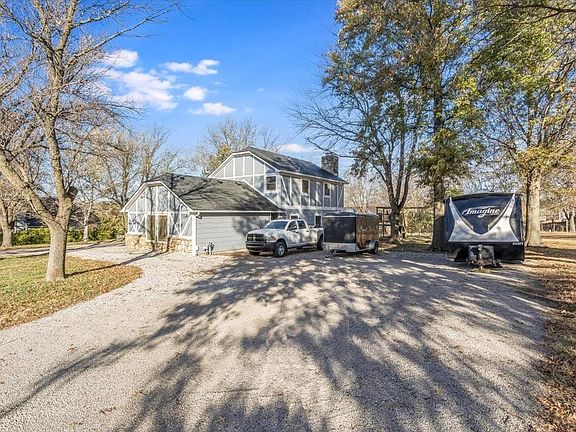 4th image of 820 E Madapalla Ct