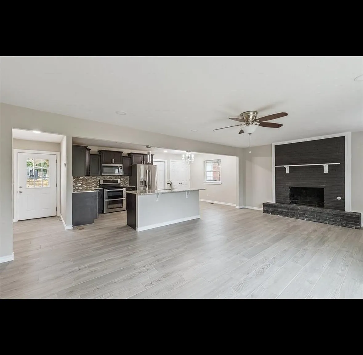 3 bed, 3.5 bath, 1800 sqft, $1,800 — Photo 3