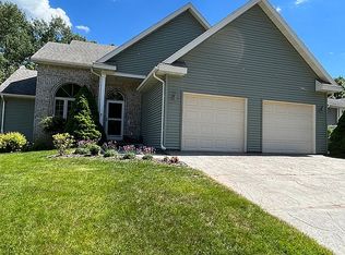 463 Stone Quarry Dr, Marquette, MI 49855