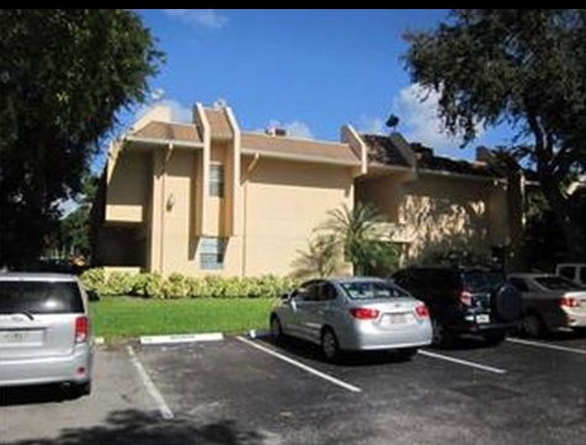 2nd image of 9229 SW 87th Ave APT D9