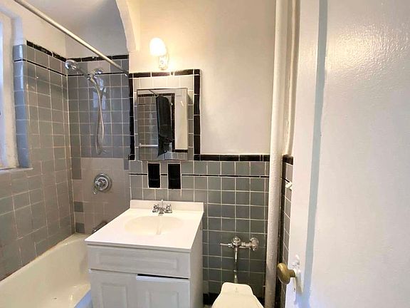 5th image of 111-14 76th Ave #410