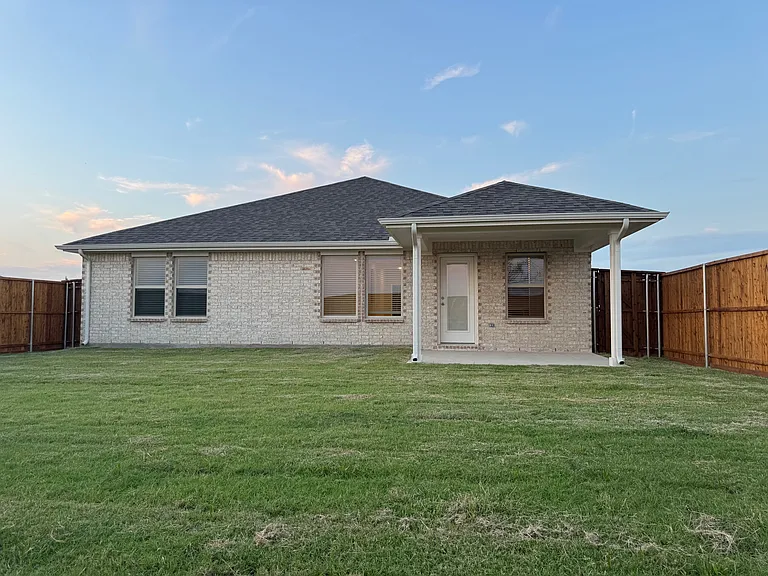 812 Birdie Dr — Photo 2