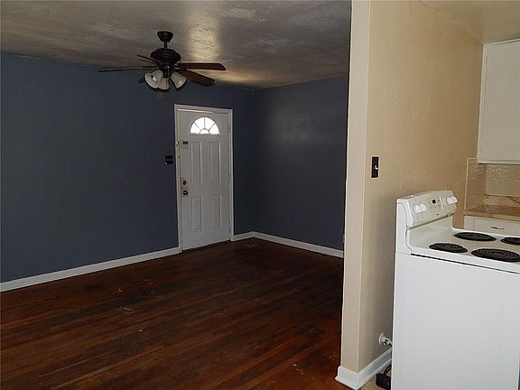 3rd image of 910 Shiels Dr