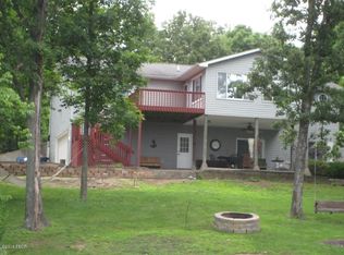 13169 N Shoreland Dr, Marion, IL 62959