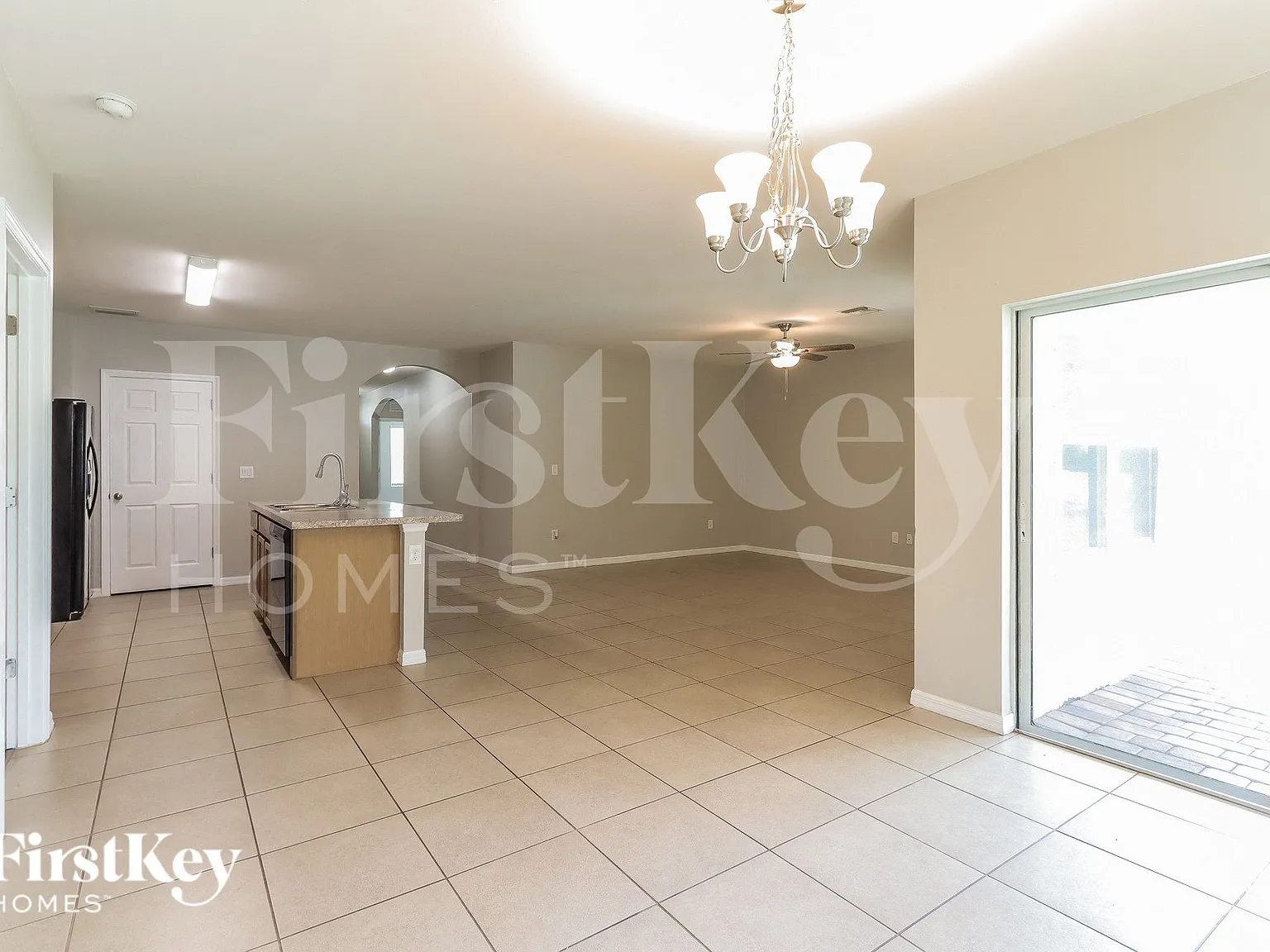 3 bed, 2.0 bath, 1672 sqft, $2,150 — Photo 3