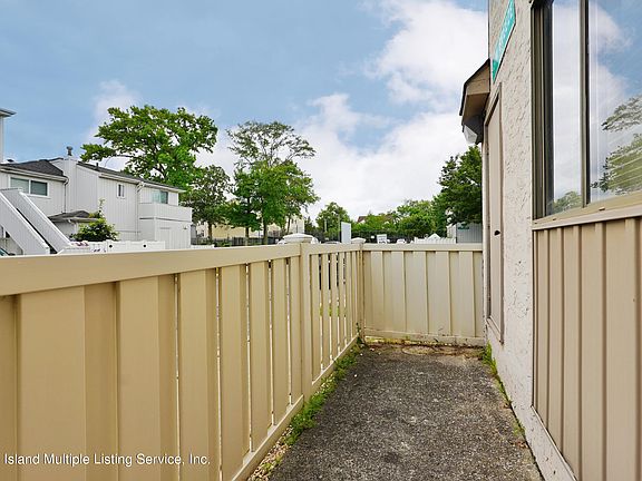 3rd image of 15 Sea Breeze Ln