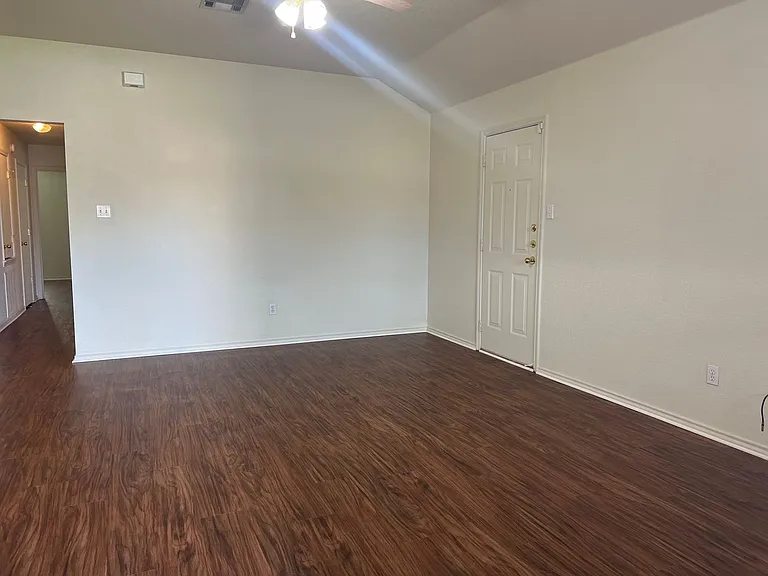 2600 Alma Dr — Photo 2
