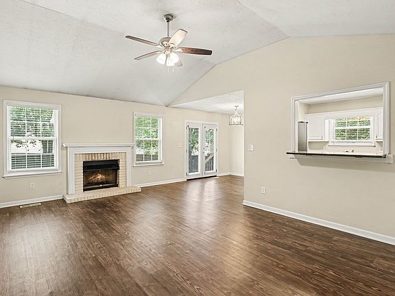 2nd image of 2033 Prescott Way