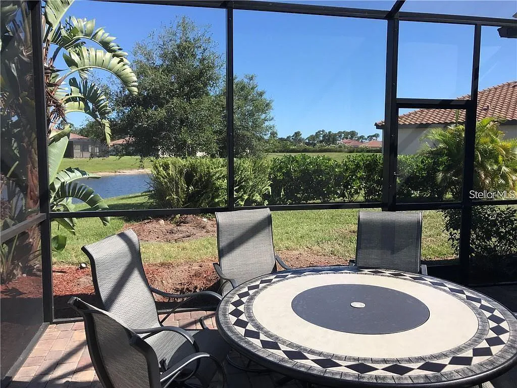 4 bed, 3.0 bath, 2032 sqft, $2,900 — Photo 4