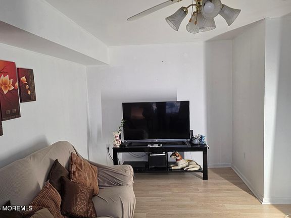 4th image of 319 S Willow Avenue #B