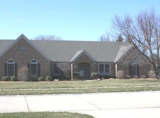 515 Fox Lake Dr, Charleston, IL