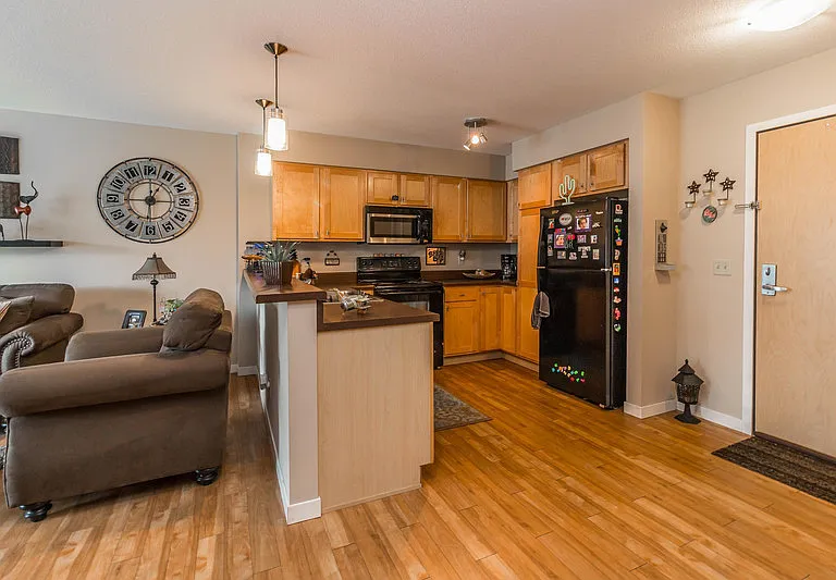 Vantage Flats Apartments — Photo 14