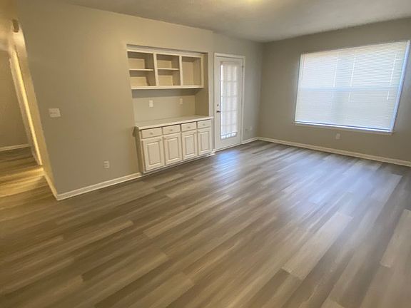 4th image of 904 N Montgomery St APT 6