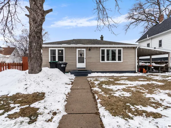 1610 Elm St, Omaha, NE 68108