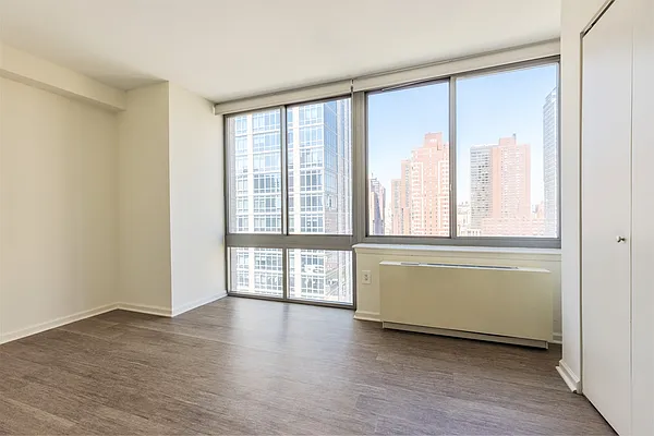 Rented by Greystar | media 4