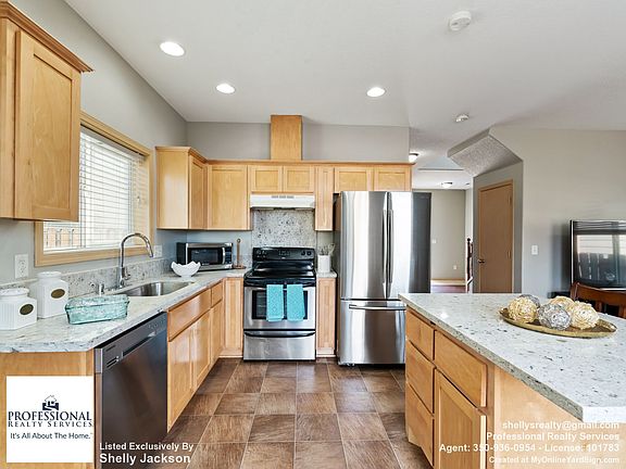 4th image of 5808 NE 64th St