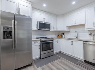 10698 151a St #115, Surrey, BC V3R8T5