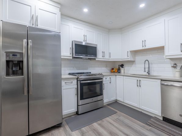 10698 151a St #115, Surrey, BC V3R 8T5