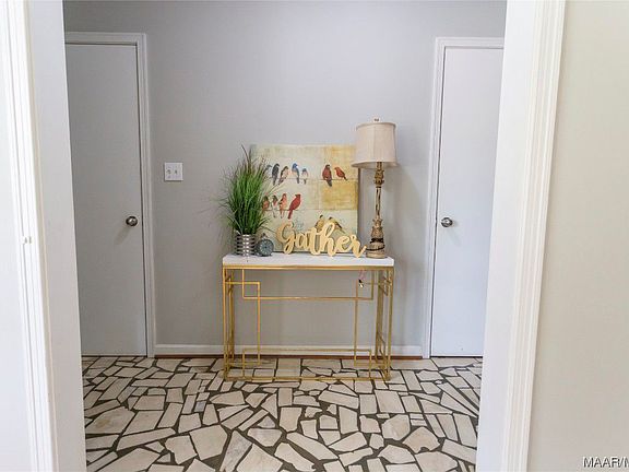 5th image of 3741 Royal Crest Dr