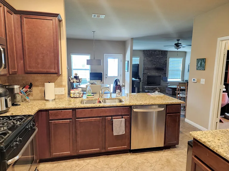 109 Bastian Ln — Photo 5