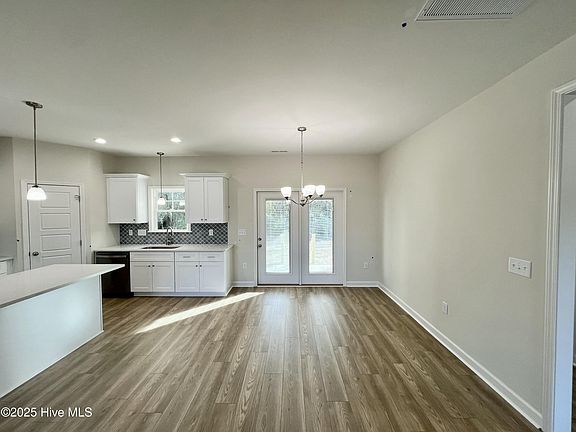 5th image of 302 Creeks Edge Drive