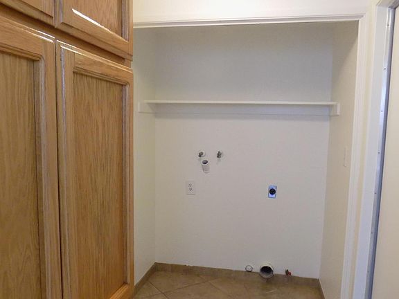 3rd image of 8109 Fawn St