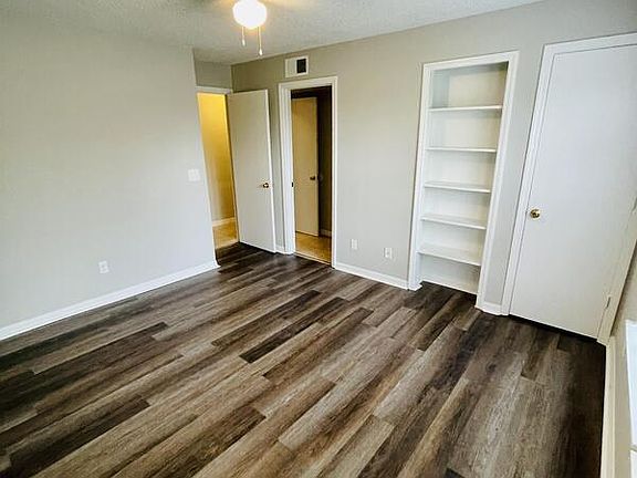 5th image of 6166 Westgate Dr Unit 1-203
