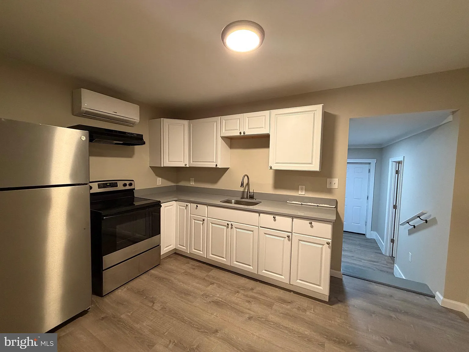3 bed, 828 sqft, $2,000 — Photo 4
