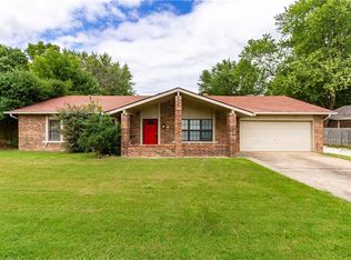 2705 W Fir St, Rogers, AR 72758