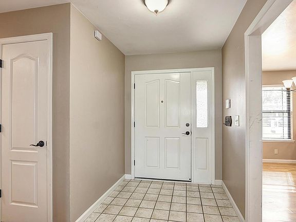 4th image of 733 Winn Dr