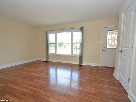 3rd image of 8121 Meadow Ln