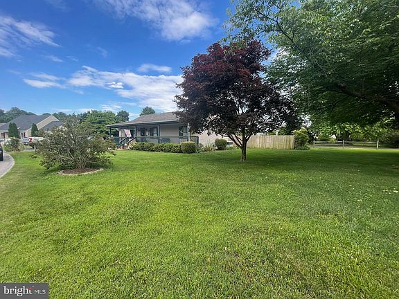 2nd image of 401 Yorkshire Ct