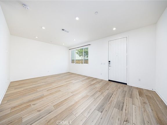 3rd image of 17 Aria St