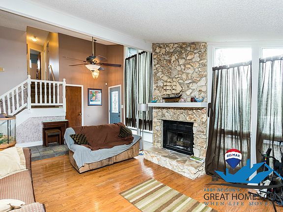 3rd image of 1038 Windsong Cir