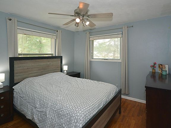 3rd image of 7429 Rockford St