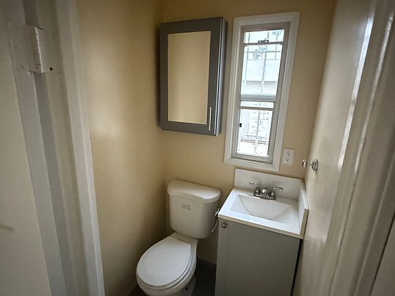 5th image of 601 1/2 W 56th St