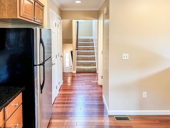 4th image of 265 Palisades Dr