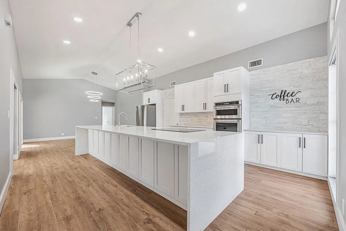 3 bed, 2.0 bath, 1580 sqft, $4,400 — Photo 2